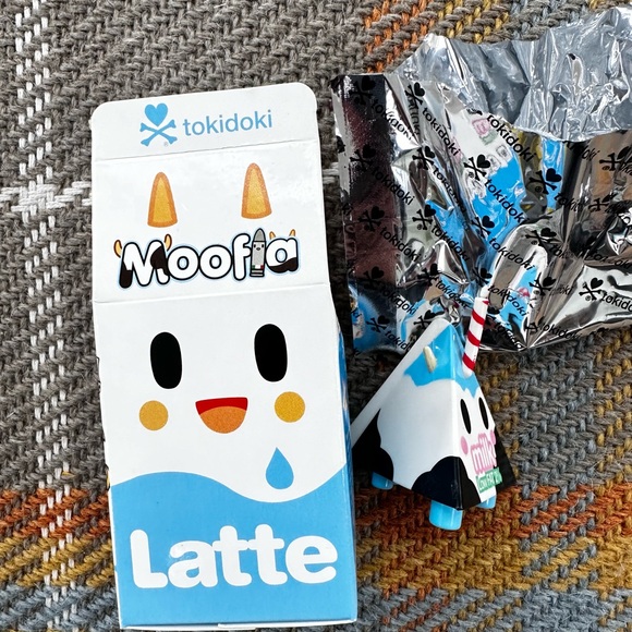 tokidoki x Strangeco Moofia Latte Milk figure - Picture 2 of 2